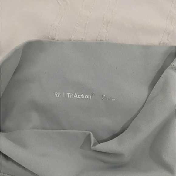 Aritzia TNAction biker short size M - Picture 4 of 4